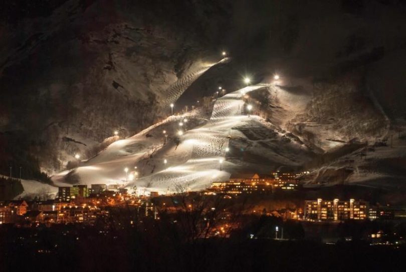 Niseko Night Skiing